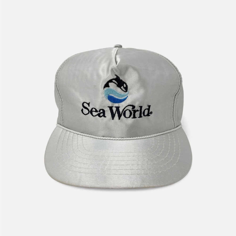 VTG 80s Silver Sea World Truckers Hat 🐋